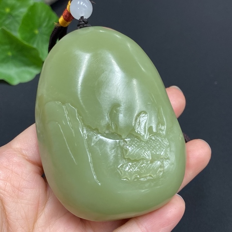 古玩玉器和田玉山水雕刻把件(帶珠寶機(jī)構(gòu)鑒定證書)拍賣,當(dāng)前價(jià)格1200元
