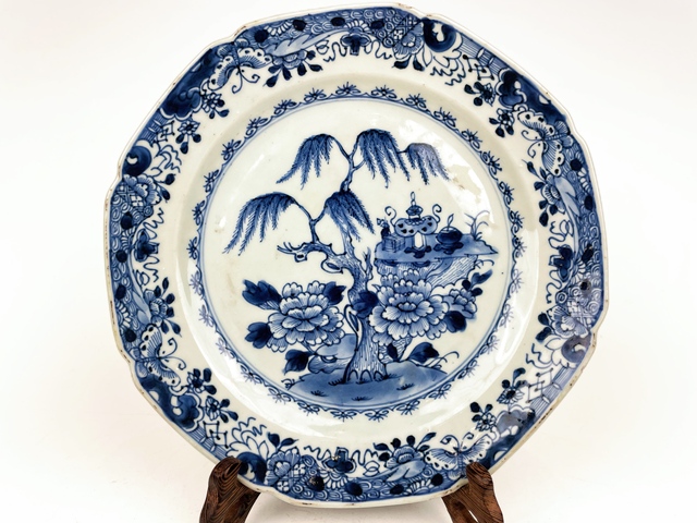 古玩陶瓷清早期·青花柳樹八方盤拍賣，當前價格0元
