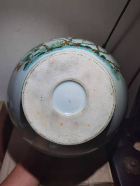 古玩陶瓷花卉紋粉彩蓋罐真品鑒賞圖