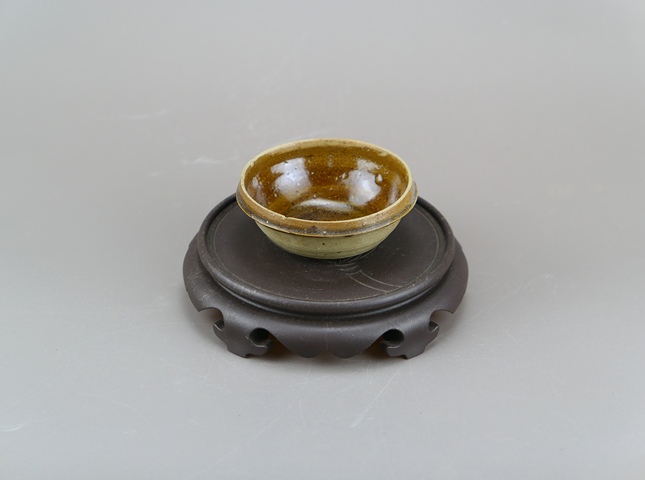 古玩陶瓷明晚期.吉州窯系紫金釉束口盞拍賣,當前價格33元
