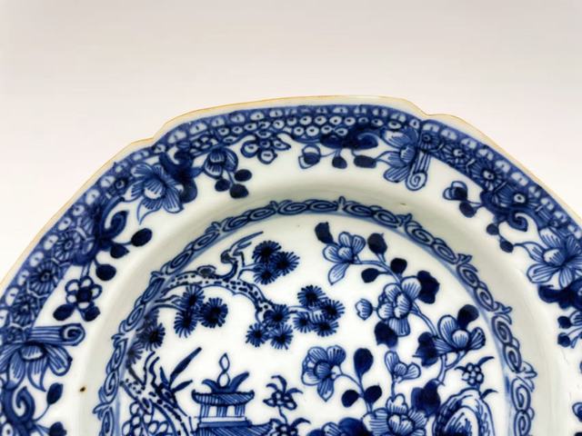 古玩陶瓷清早期·青花山水樓閣八方折沿盤拍賣,當前價格333元