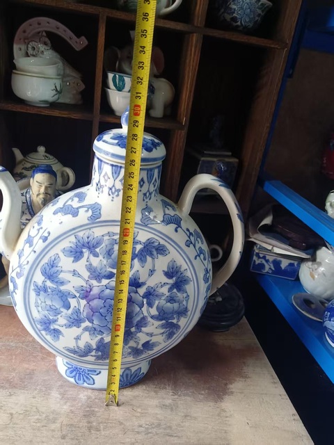 古玩陶瓷花卉紋青花執壺真品鑒賞圖