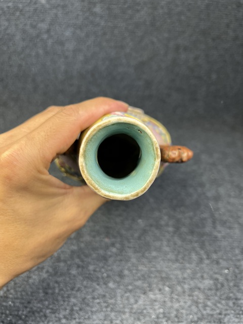 古玩陶瓷粉彩鏤空堆塑人物故事紋賞瓶拍賣,當前價格10800元