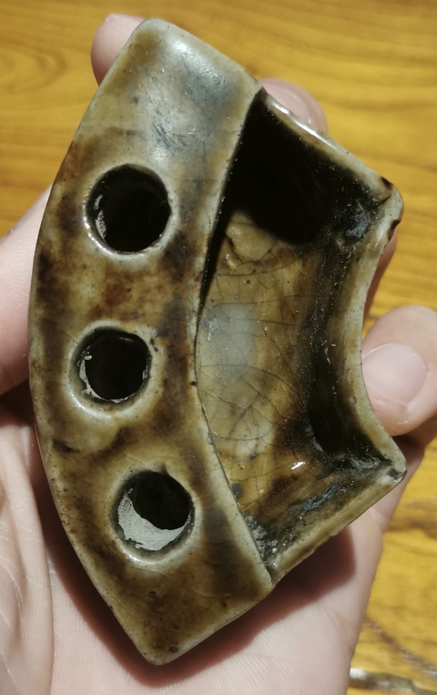 古玩陶瓷黃釉筆插真品鑒賞圖