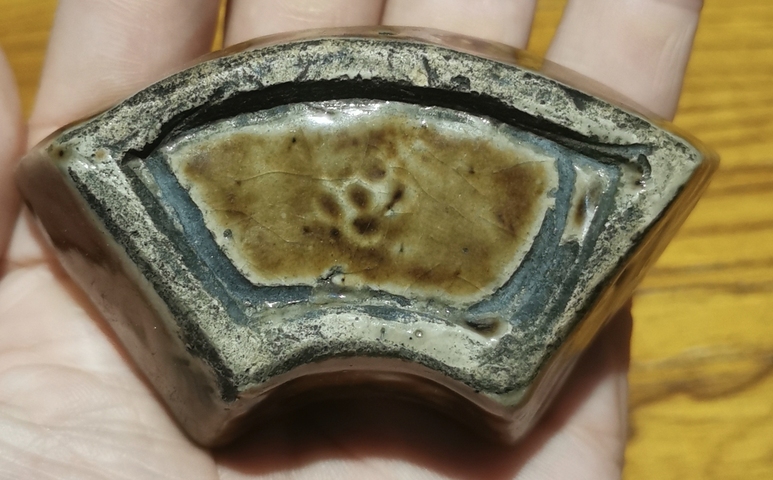 古玩陶瓷黃釉筆插真品鑒賞圖