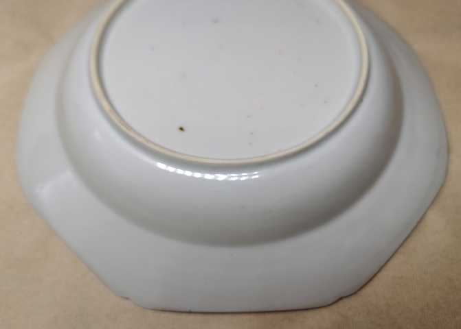 古玩陶瓷康乾時(shí)花蝶紋青花盤拍賣,當(dāng)前價(jià)格1800元