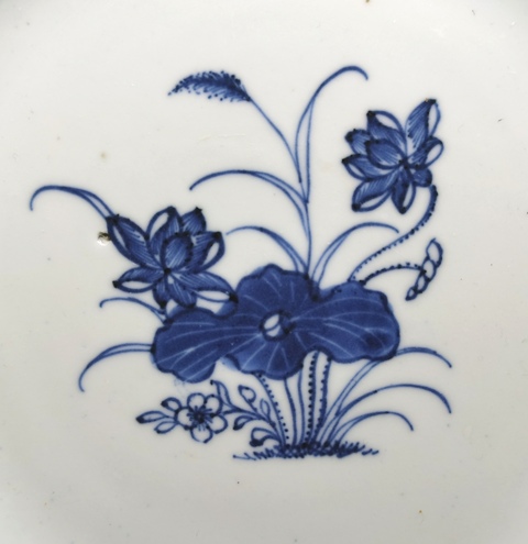 古玩陶瓷康乾時(shí)花蝶紋青花盤拍賣,當(dāng)前價(jià)格1800元