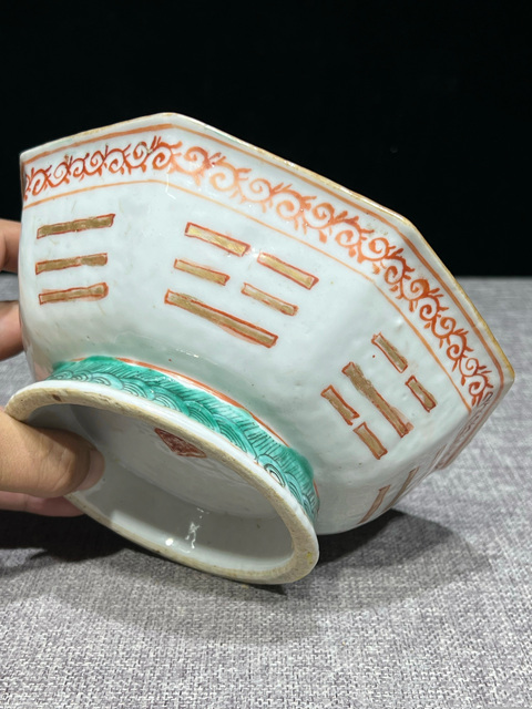 古玩陶瓷清·同治粉彩八卦紋八方碗quanpq拍賣，當前價格3500元