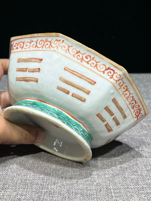 古玩陶瓷清·同治粉彩八卦紋八方碗quanpq拍賣，當前價格3500元
