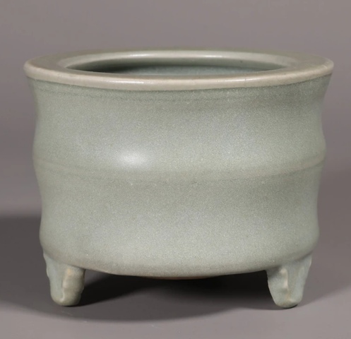古玩陶瓷回流龍泉三足香爐真品鑒賞圖