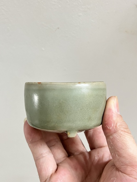古玩陶瓷明代~龍泉青瓷三足爐拍賣,當前價格2988元