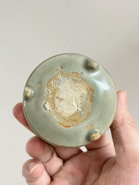 古玩陶瓷明代~龍泉青瓷三足爐拍賣,當前價格2988元