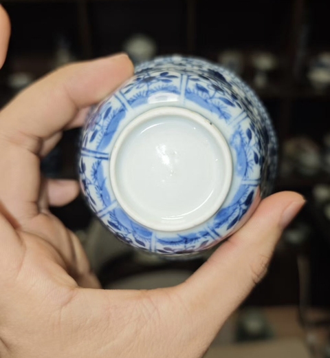 古玩陶瓷花卉紋青花杯真品鑒賞圖