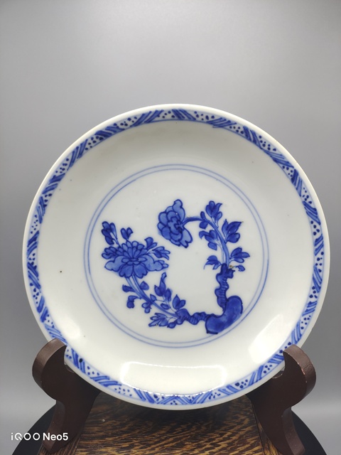 古玩陶瓷康熙青花盤真品鑒賞圖