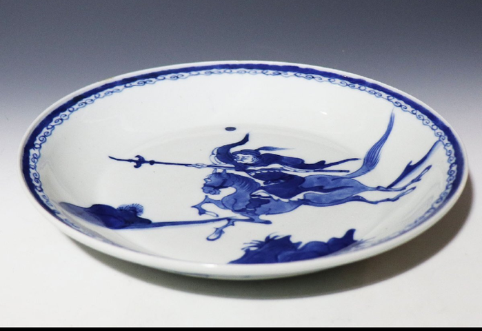 古玩陶瓷刀馬人青花盤真品鑒賞圖