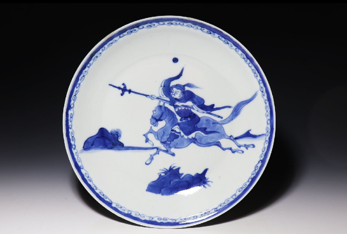 古玩陶瓷刀馬人青花盤真品鑒賞圖