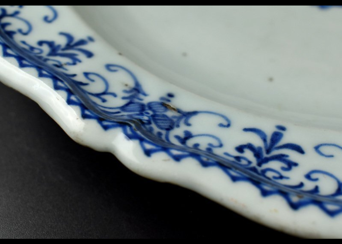 古玩陶瓷花卉紋青花盤真品鑒賞圖