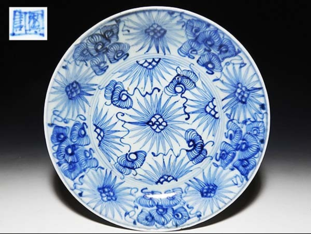 古玩陶瓷花卉紋青花盤真品鑒賞圖