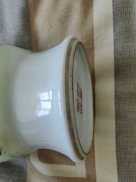 古玩陶瓷粉彩人物故事紋撇口瓶真品鑒賞圖