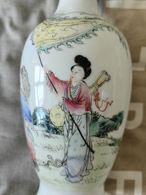 古玩陶瓷粉彩人物故事紋撇口瓶真品鑒賞圖