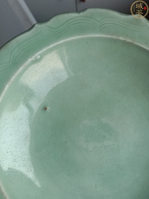 古玩陶瓷龍泉青瓷菱口盤真品鑒賞圖
