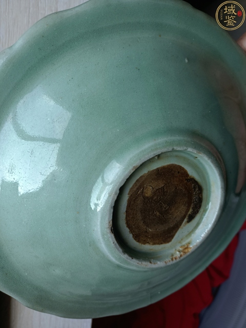 古玩陶瓷龍泉青瓷菱口盤真品鑒賞圖