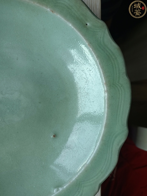古玩陶瓷龍泉青瓷菱口盤真品鑒賞圖
