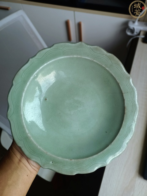 古玩陶瓷龍泉青瓷菱口盤真品鑒賞圖