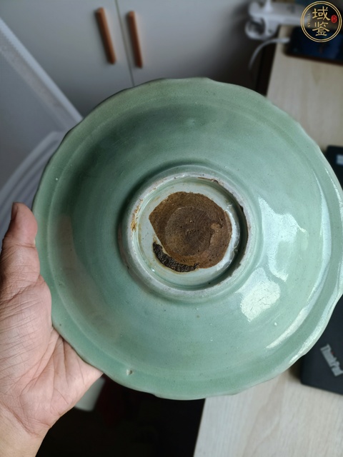 古玩陶瓷龍泉青瓷菱口盤真品鑒賞圖