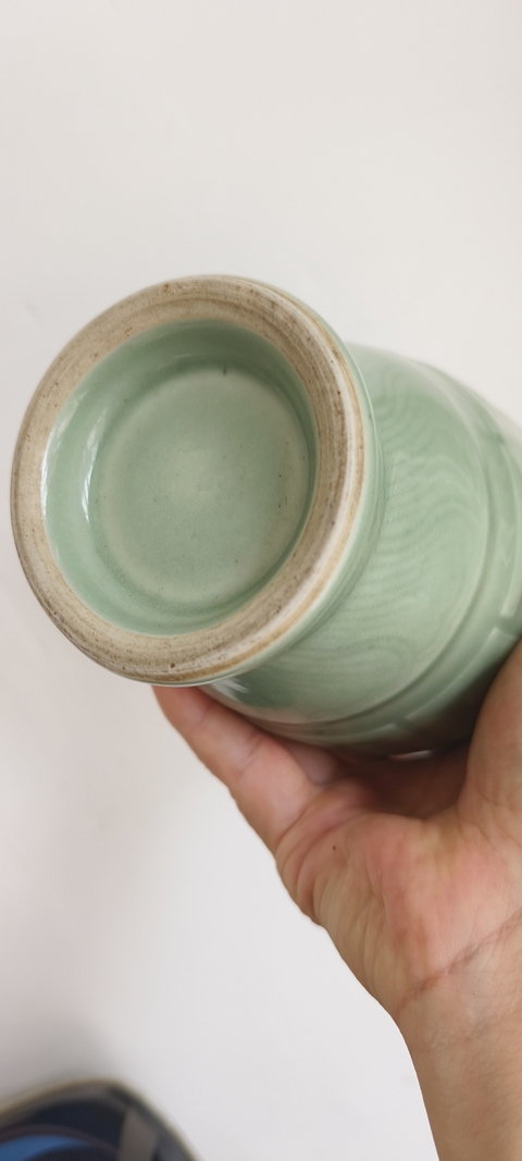 古玩陶瓷豆青釉瓶真品鑒賞圖