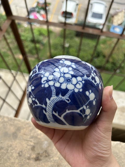 古玩陶瓷青花冰梅圖蓋罐真品鑒賞圖