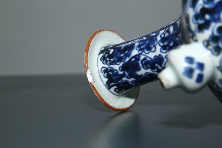古玩陶瓷清康熙·青花鳳穿花軍持真品鑒賞圖
