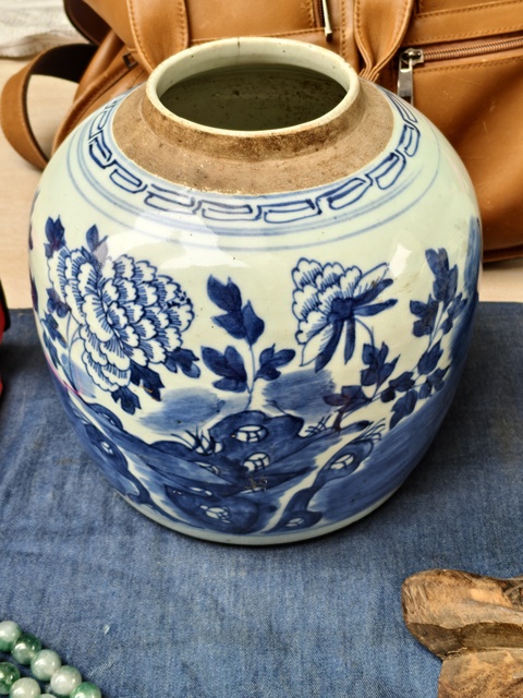 古玩陶瓷青花花卉紋罐真品鑒賞圖