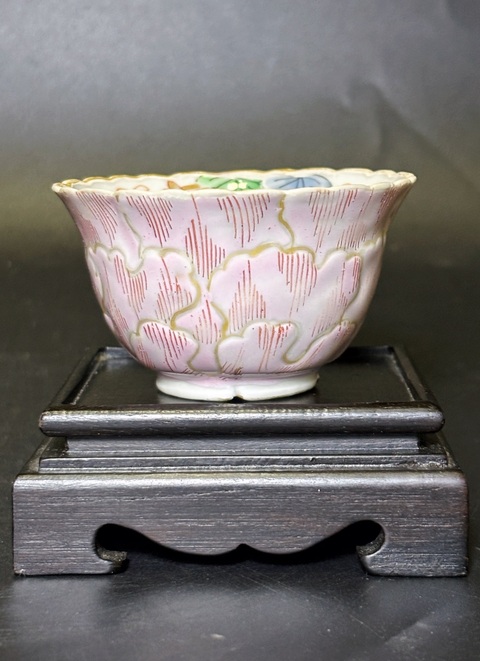 古玩陶瓷松鼠葡萄紋粉彩杯真品鑒賞圖