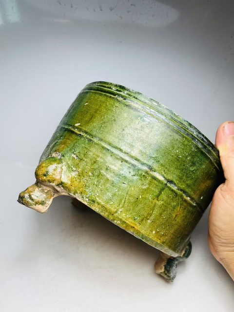 古玩陶瓷綠釉三足奩真品鑒賞圖