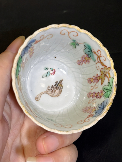 古玩陶瓷松鼠葡萄紋粉彩杯真品鑒賞圖