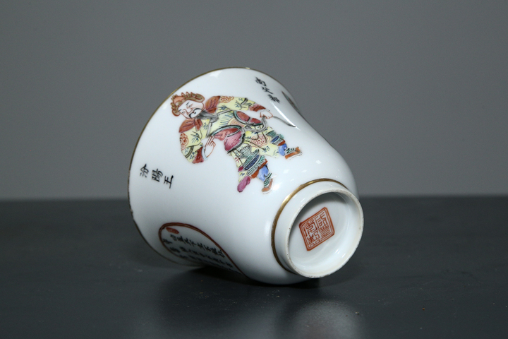 古玩陶瓷清咸豐·粉彩無(wú)雙譜詩(shī)文鈴鐺杯真品鑒賞圖