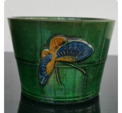 古玩陶瓷蝶紋素三彩缸真品鑒賞圖