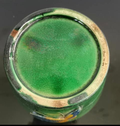 古玩陶瓷蝶紋素三彩缸真品鑒賞圖