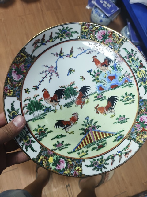 古玩陶瓷廣彩公雞盤真品鑒賞圖