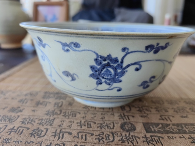 古玩陶瓷青花花卉紋撇口碗真品鑒賞圖