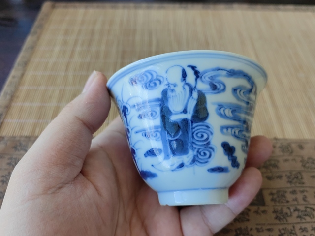 古玩陶瓷青花壽星人物仰鐘杯真品鑒賞圖