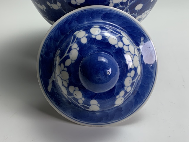 古玩陶瓷清晚期·青花留白冰梅紋將軍罐拍賣,當前價格798元