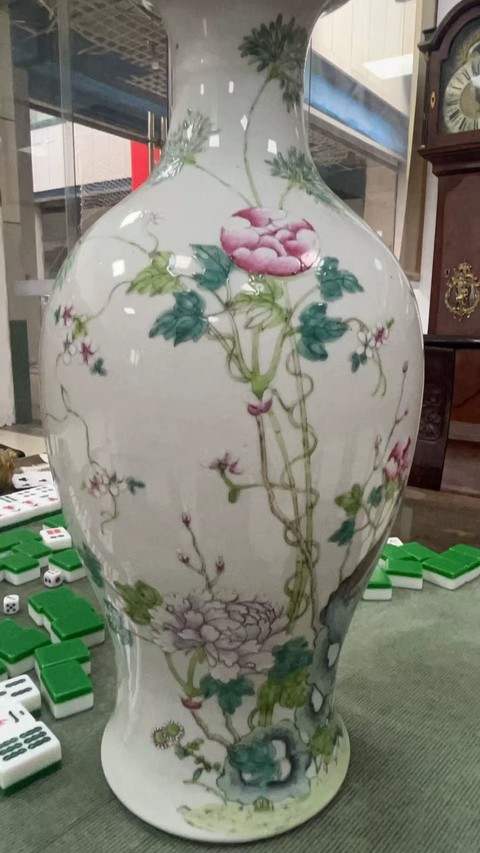 古玩陶瓷粉彩安居樂業圖觀音瓶真品鑒賞圖