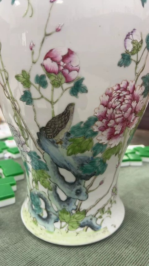古玩陶瓷粉彩安居樂業圖觀音瓶真品鑒賞圖