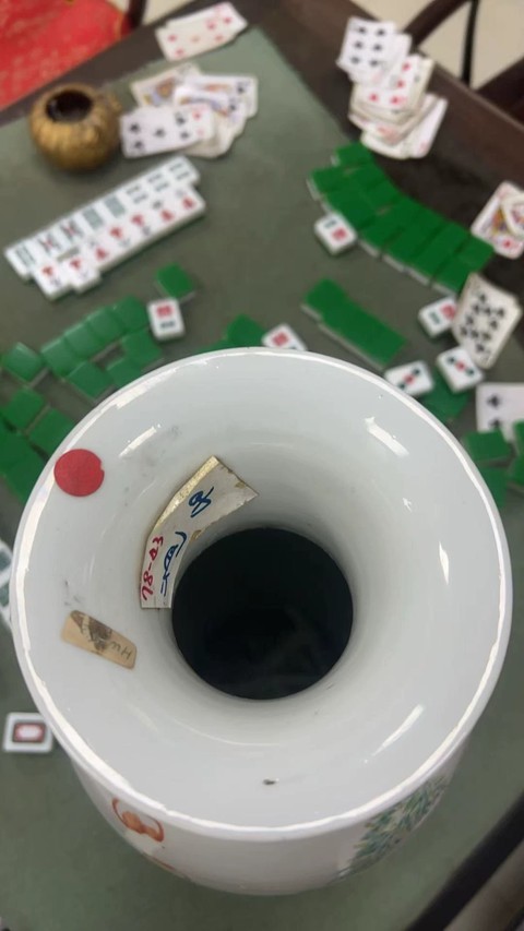 古玩陶瓷粉彩安居樂業圖觀音瓶真品鑒賞圖