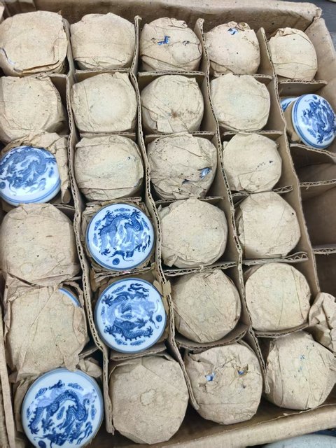 古玩陶瓷龍紋青花印泥盒真品鑒賞圖
