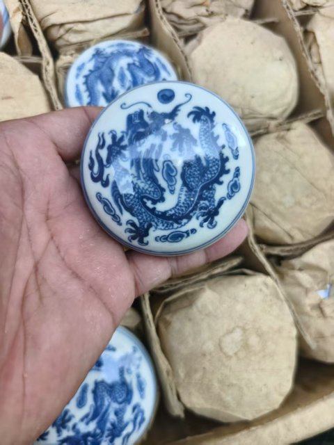古玩陶瓷龍紋青花印泥盒真品鑒賞圖