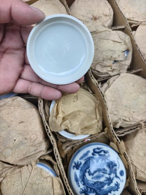 古玩陶瓷龍紋青花印泥盒真品鑒賞圖