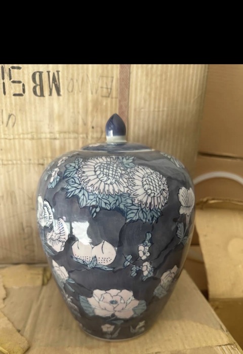 古玩陶瓷花卉紋冬瓜罐真品鑒賞圖